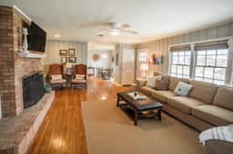 Oleander House - Pet Friendly! PRIVATE POOL! - Image 2
