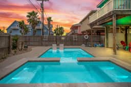 Boogie Board Bungalow - Pet Friendly! PRIVATE POOL! - Image 2