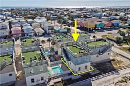 Tropics on Tenth- Rooftop Terrace - Image 4