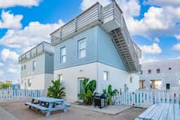 Tropics on Tenth- Rooftop Terrace - Image 5