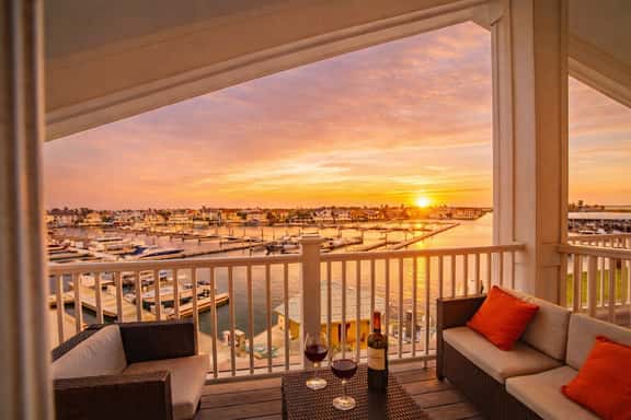 Marina Del Bell | Boat Slip + Elevator + Pool - Image 1