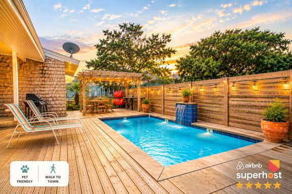 Oleander House - Pet Friendly! PRIVATE POOL! - Image 1