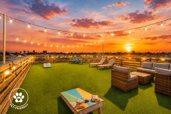 Tropics on Tenth- Rooftop Terrace - Image 1