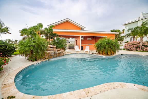 Marina Del Bell | Boat Slip + Elevator + Pool - Image 3