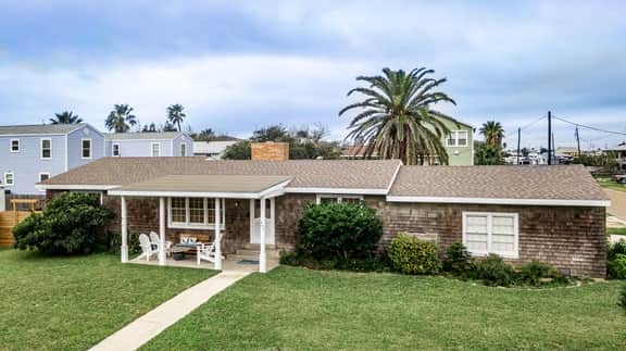 Oleander House - Pet Friendly! PRIVATE POOL! - Image 3